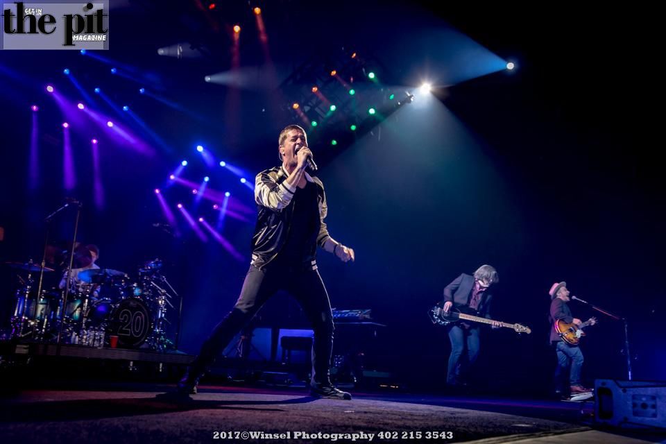The Pit Magazine, Winsel Photography, Winsel Concertography, Matchbox 20, Rob Thomas, MidAmerica Center, Council Bluffs, Iowa