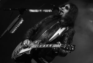 Ace-Frehley-Robins-Theater-Warren-Ohio-David-Desin-Photography-The-Pit-Magazine-3.31.22-IMG 4353fe