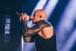 2024-Dec-18-Daughtry-Steelhouse-Omaha-Bob-DeHart-Photography-thepitmagazine.com-8C5A2963