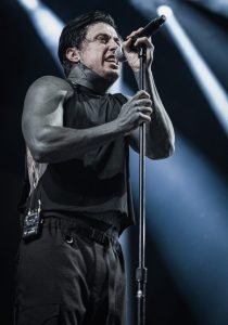 2025-Sept-2-Falling-in-Reverse-Hollywood-Amphitheatre-St-Louis-Sevauna-Photo-thepitmagazine.com-FJ3A6518