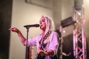 2025-May-7-Royale-Lynn-The-Bourbon-Lincoln-Bob-Dehart-Photography-thepitmagazine.com-BDEH1898